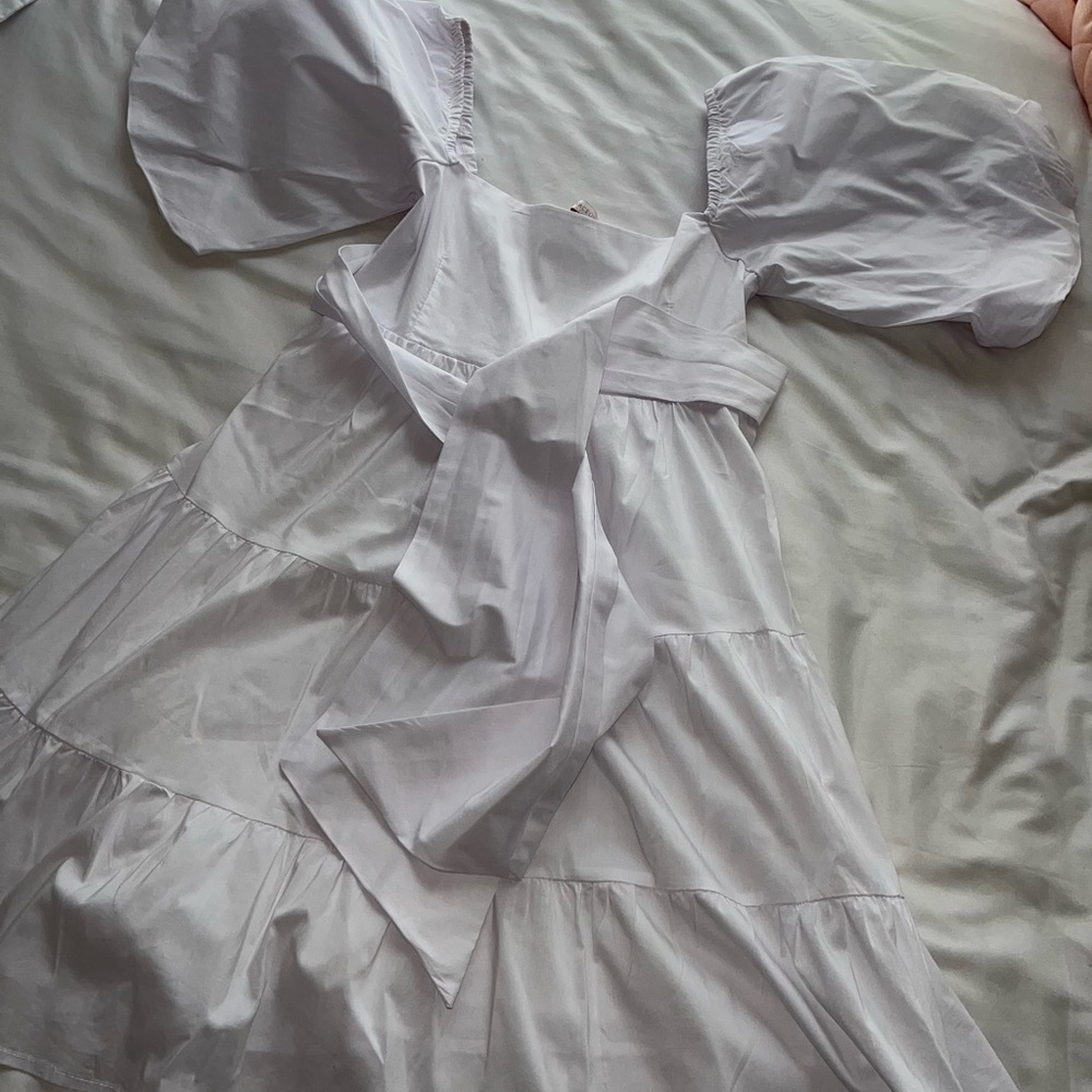 White puff sleeve princess dress